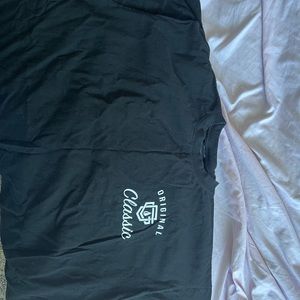 Good condition I never put it in dryer, heavyweight ribbed Coker tshirt